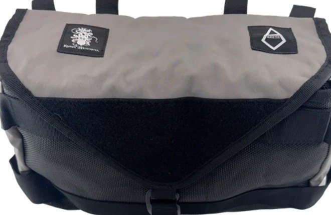 Le F-Pack de face